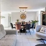 La Rouine Holiday home *